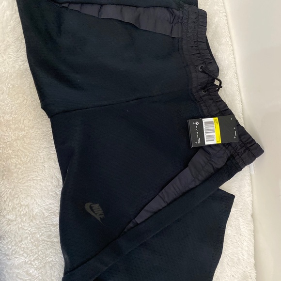 Nike Capris - Picture 2 of 2